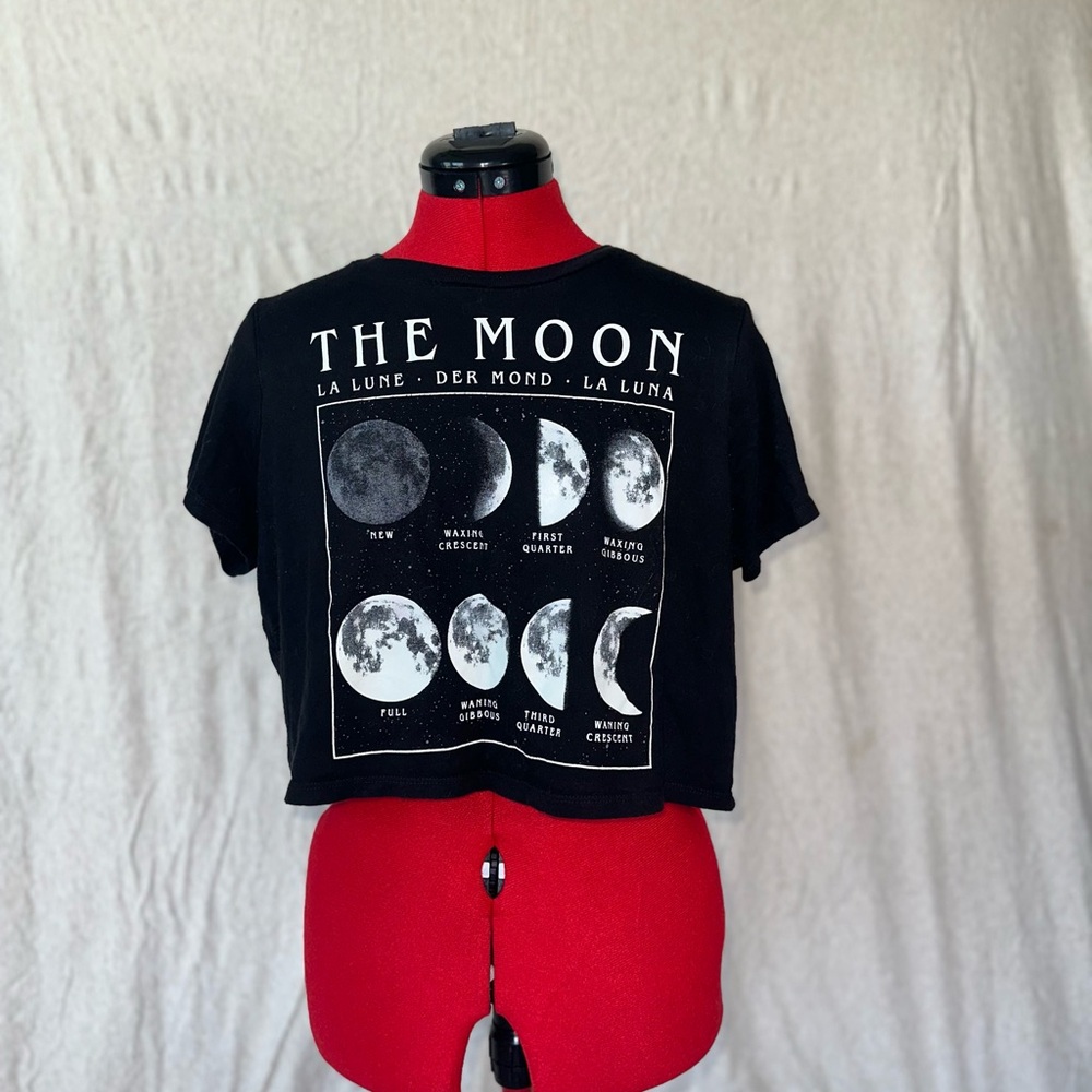 Black Moon Phase Graphic Crop Top